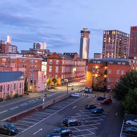 Central Luxury 2Br Apartment Manchester-3